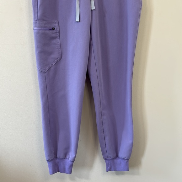 FIGS Zamora Jogger Scrub Pants Lavender Dew Size Small Petite - Picture 4 of 12
